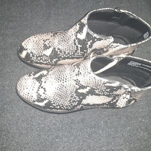 Ladies boots